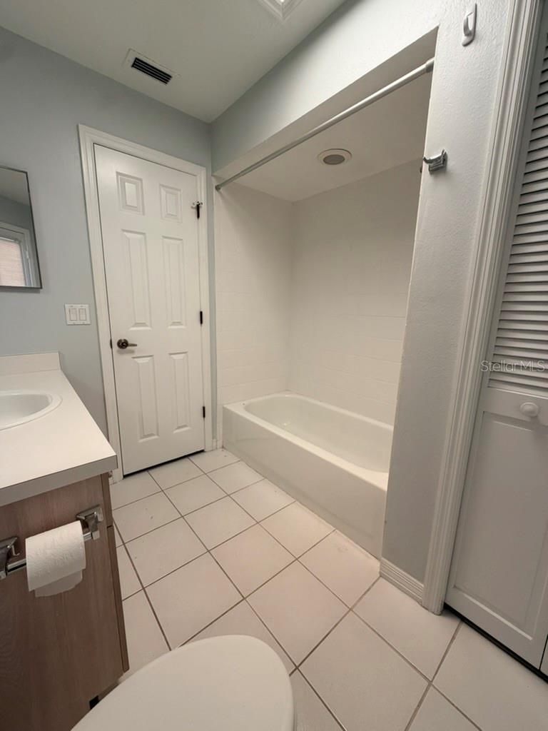 ALMOND TREE ESTATES - Residential Lease