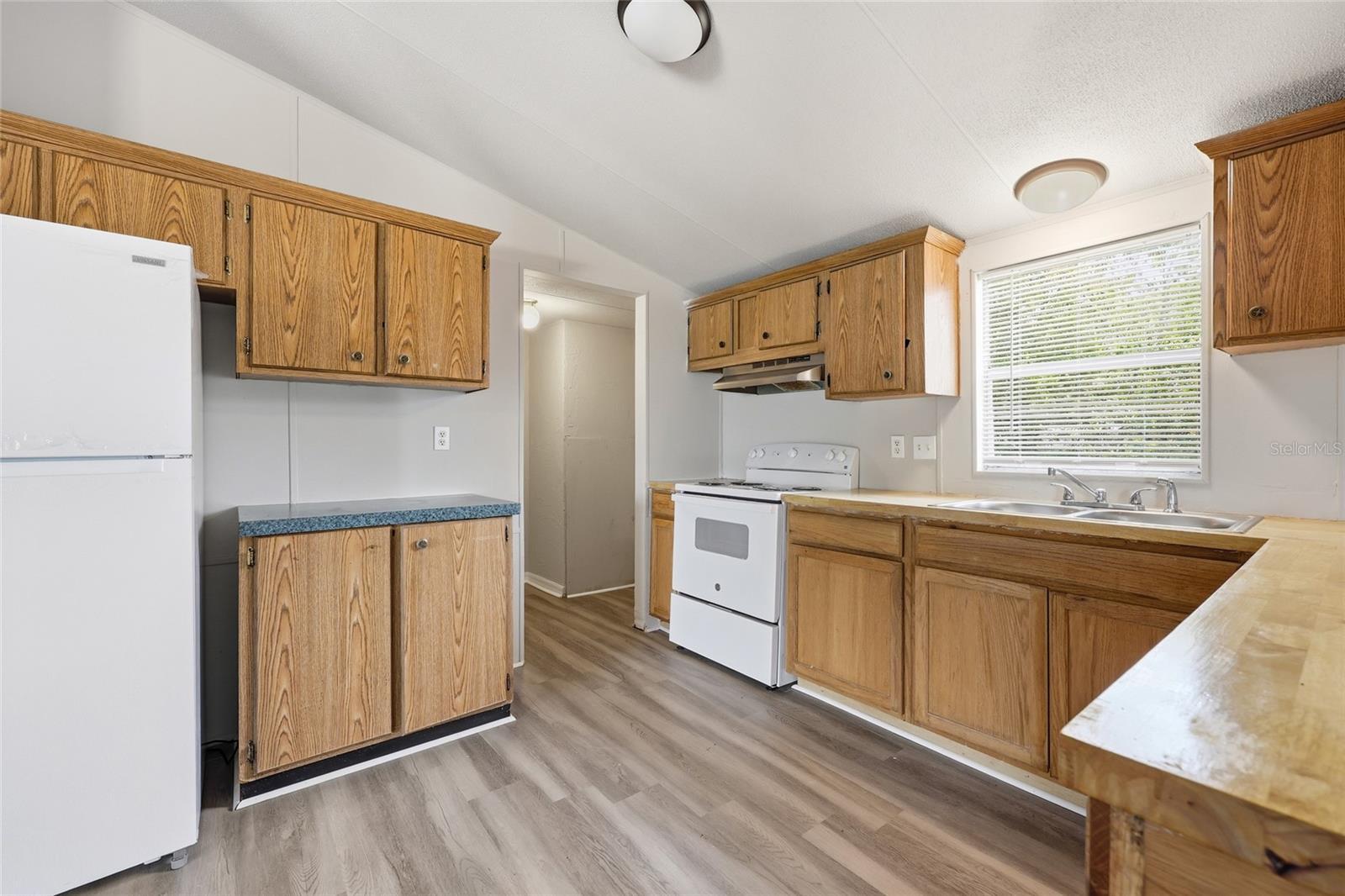 MEADOWS/BEAUTIFUL BRONSON - Residential