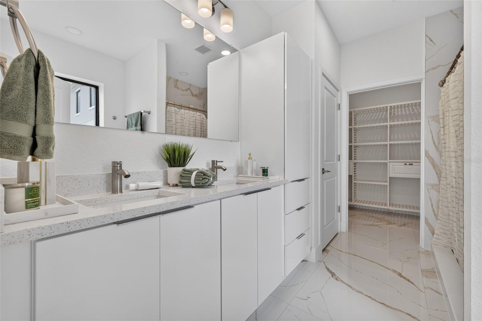 VILLA PASS - Residential Lease