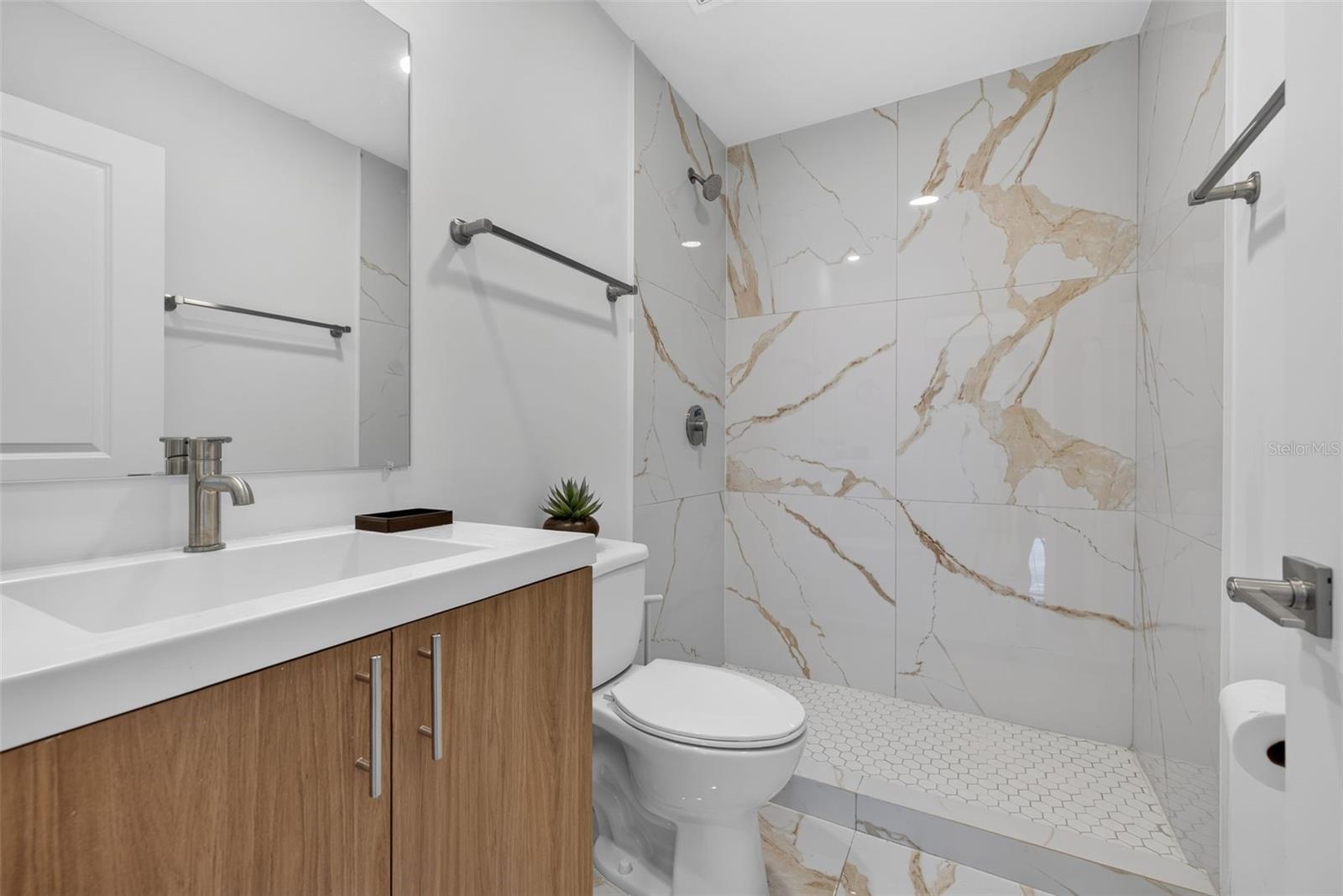 VILLA PASS - Residential Lease