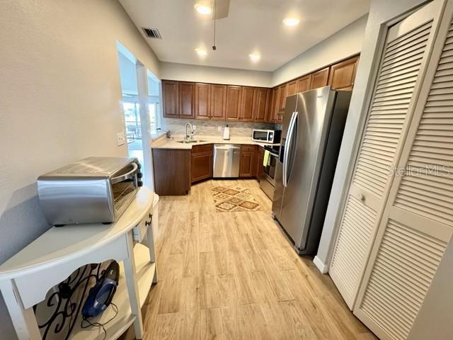 AVISTA OF PALM-AIRE - Residential Lease