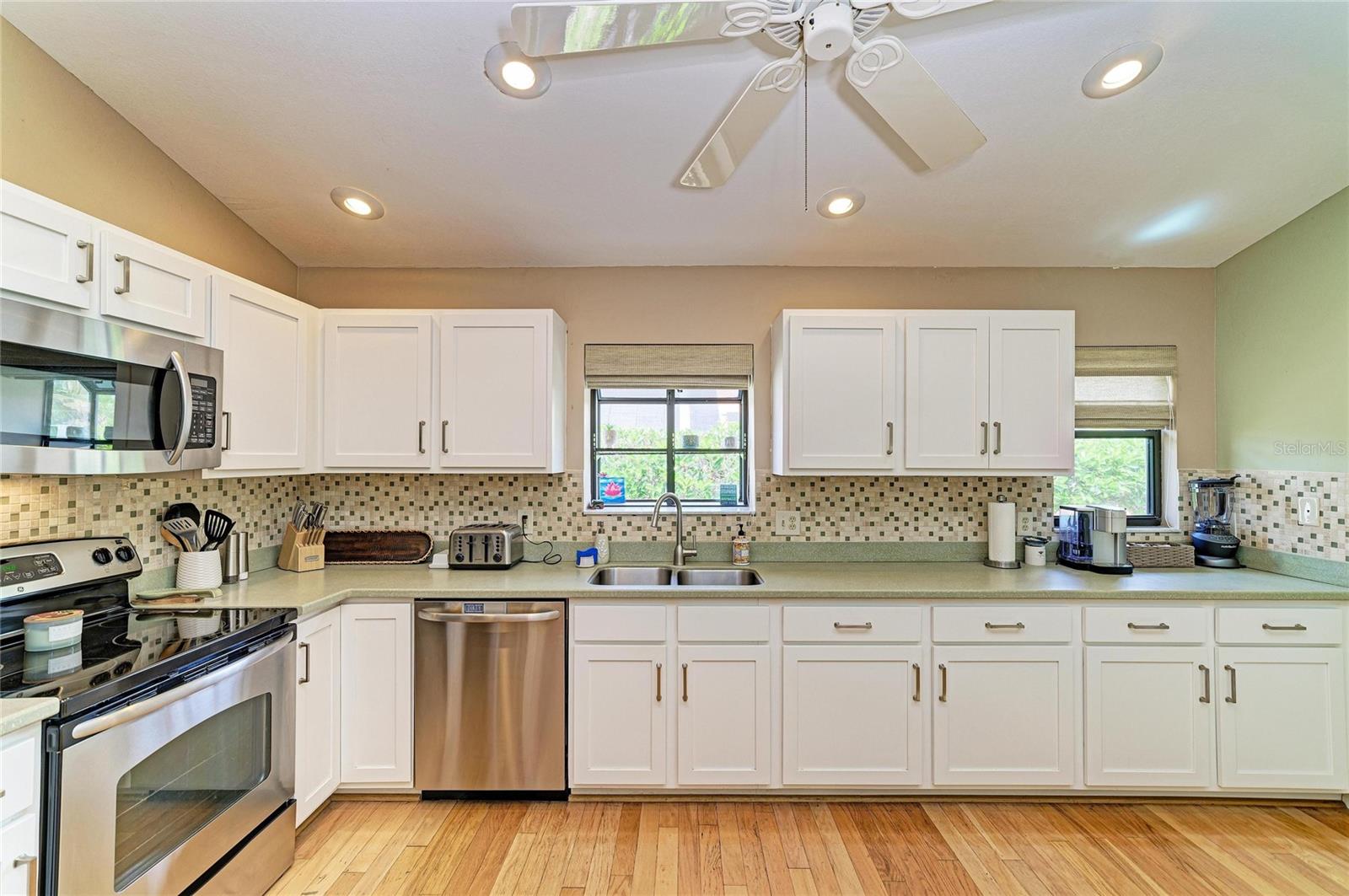 LAUREL HOLLOW - Residential
