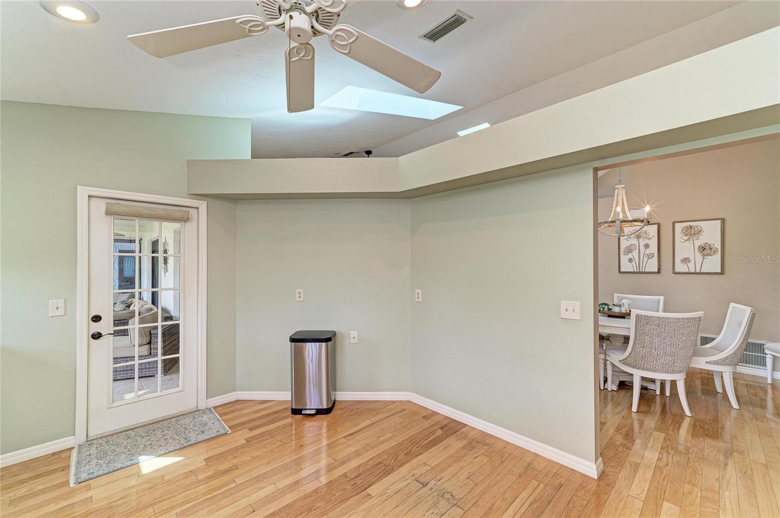 LAUREL HOLLOW - Residential