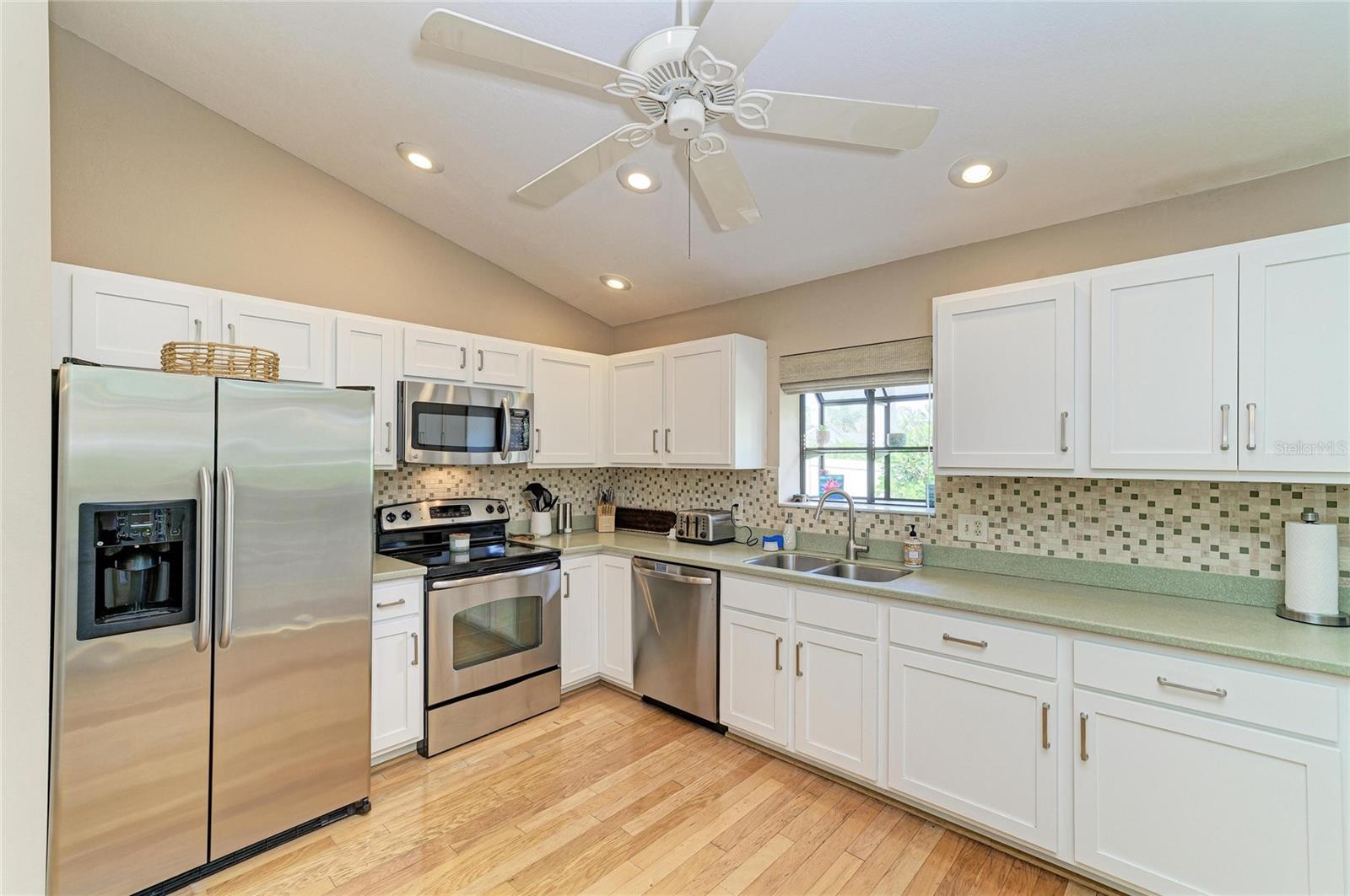 LAUREL HOLLOW - Residential