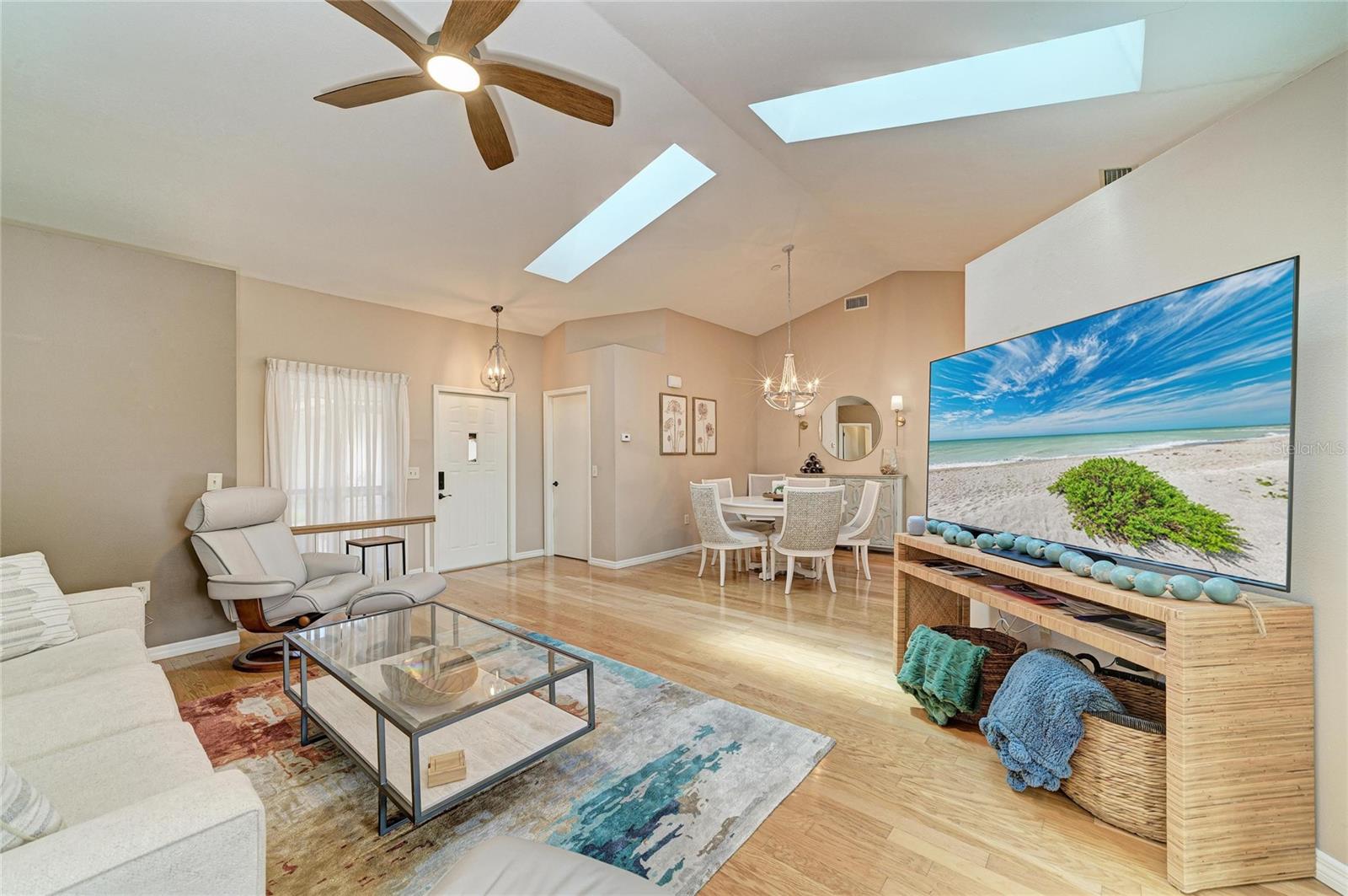 LAUREL HOLLOW - Residential