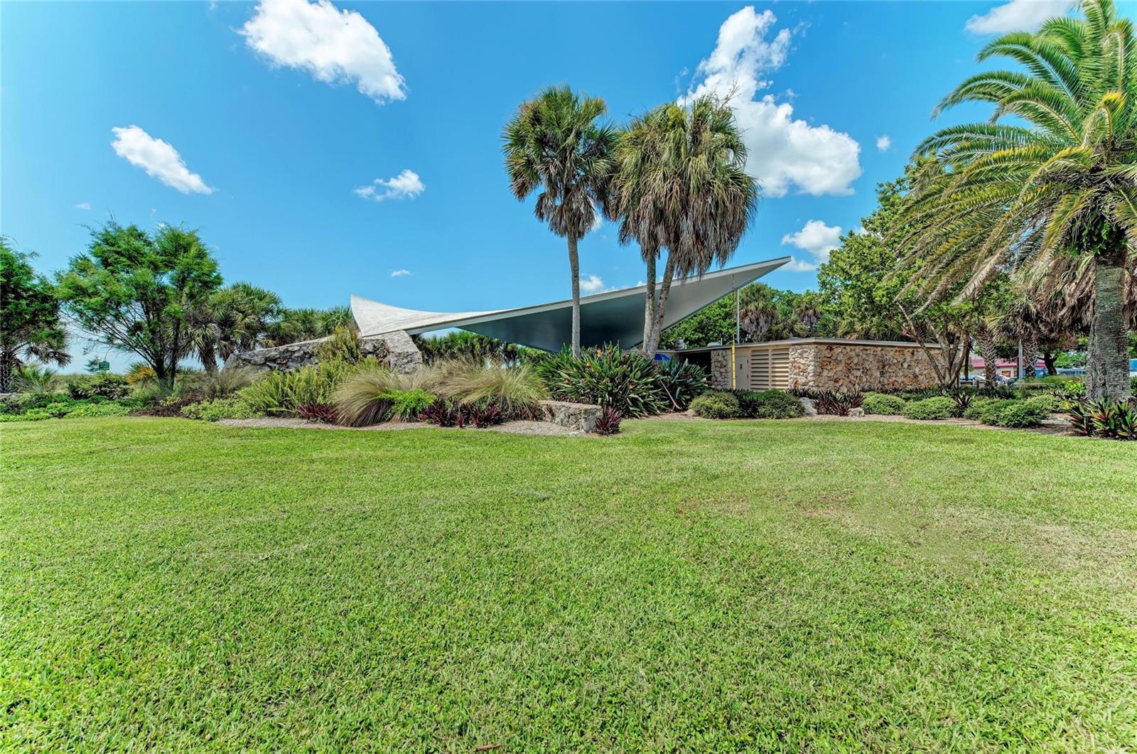 LAUREL HOLLOW - Residential