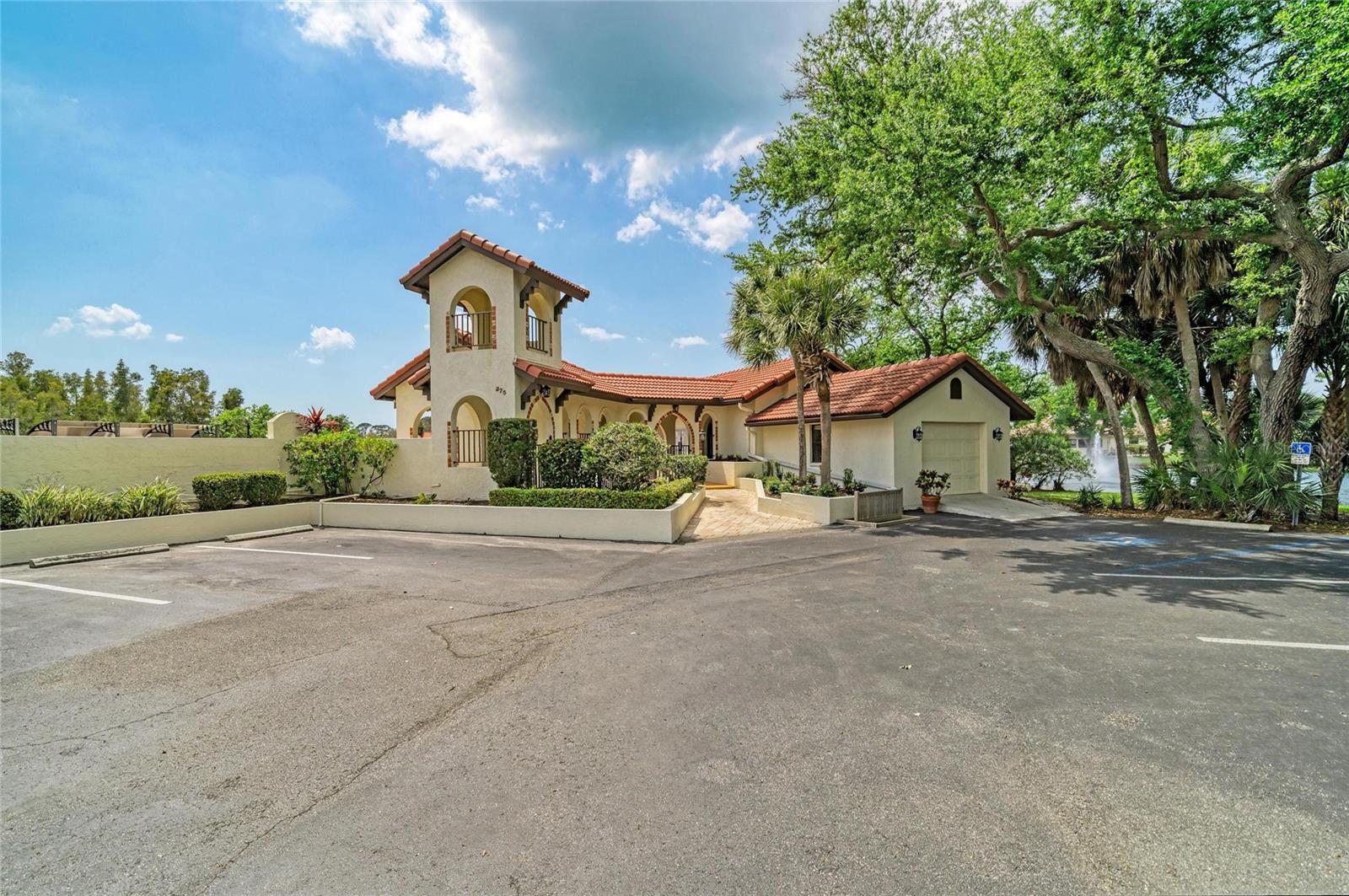LAUREL HOLLOW - Residential