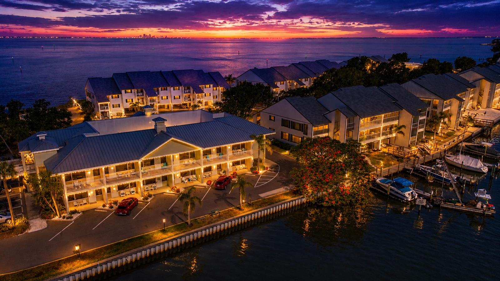 ISLAND RESORT AT MARINERS CLUB - Residential