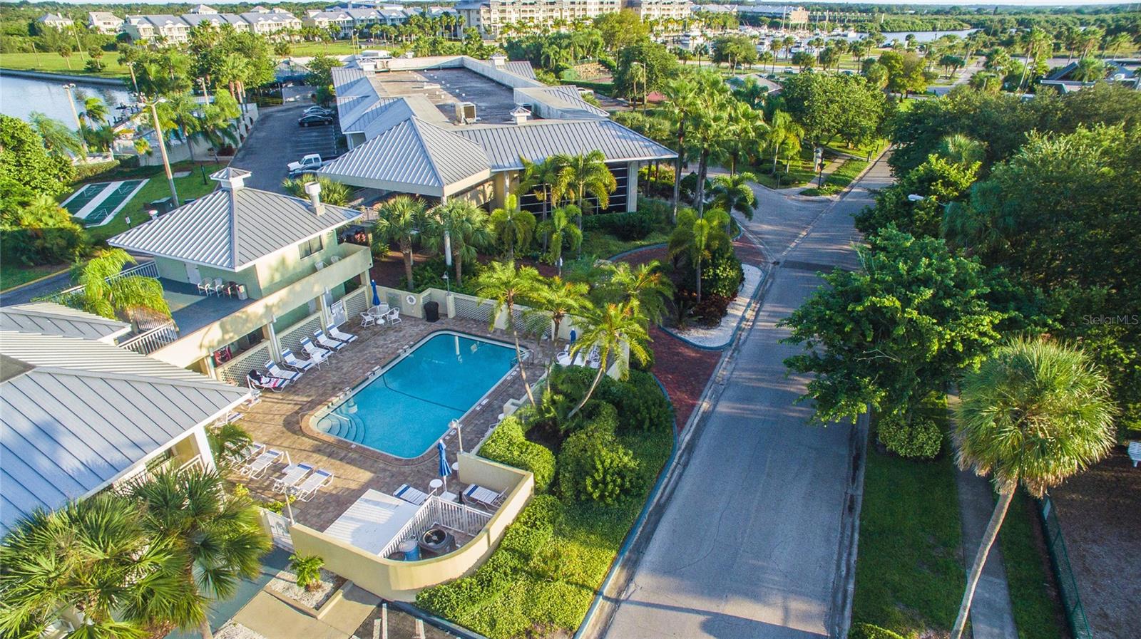 ISLAND RESORT AT MARINERS CLUB - Residential