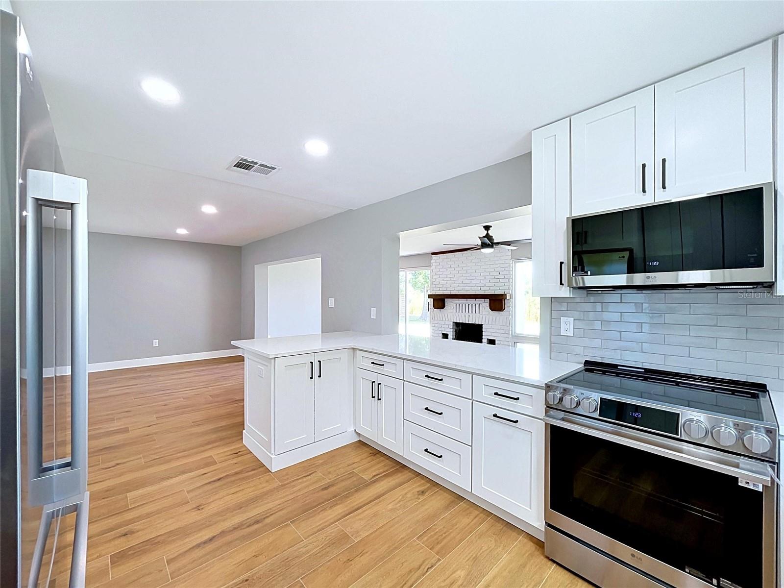 BAYWOOD VILLAGE SEC 4 - Residential