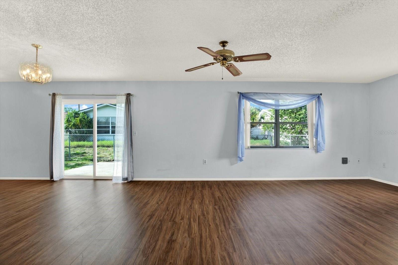 THE LAKES - Residential