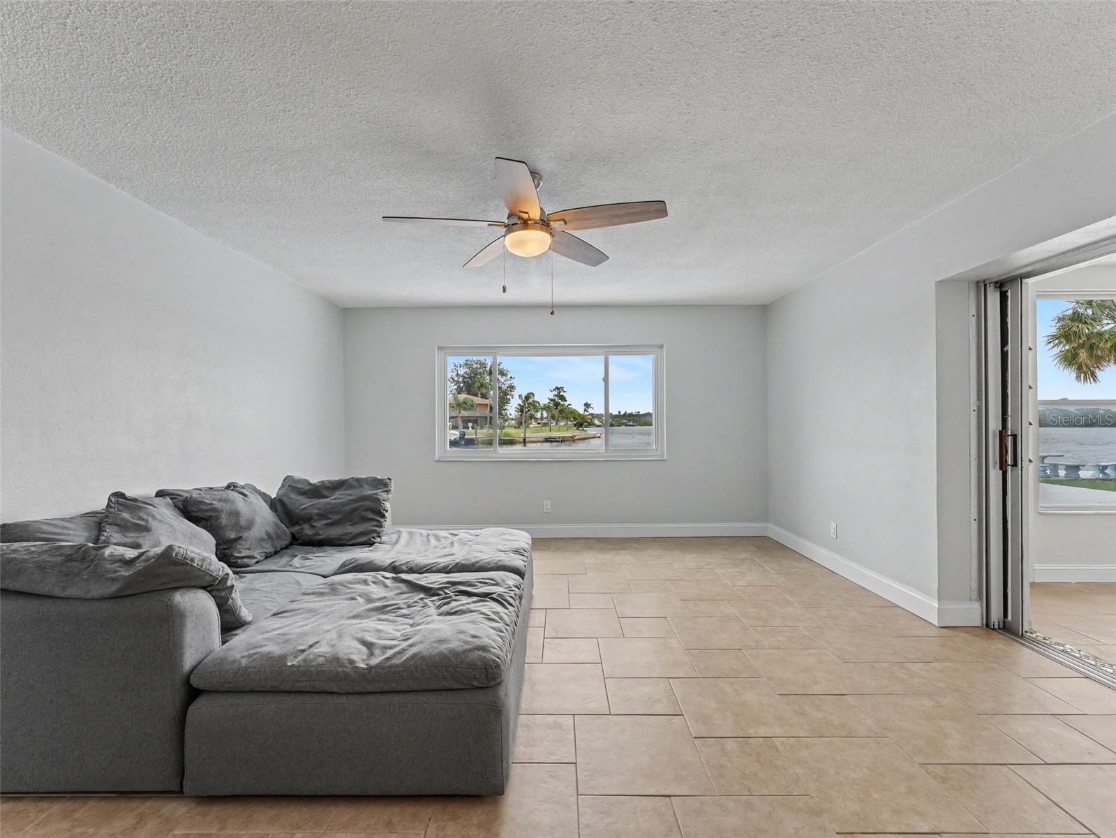 FLOR A MAR - Residential