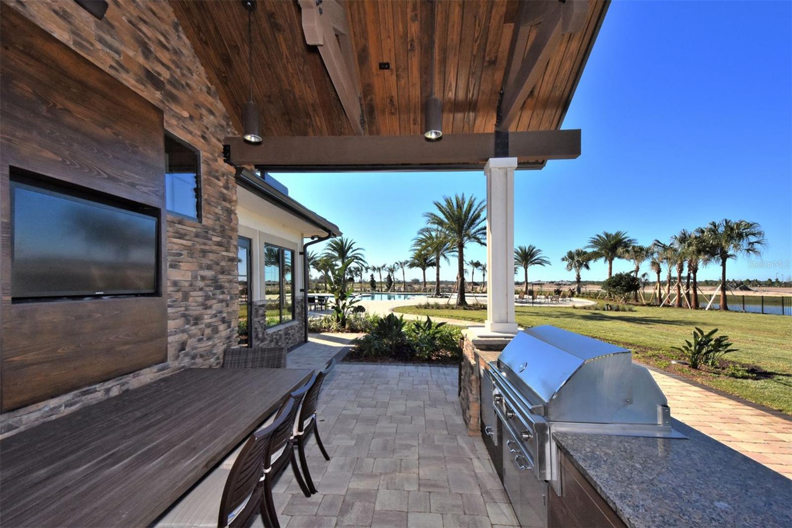 COUNTRY CLUB EAST AT LAKEWD RNCH TT - Residential