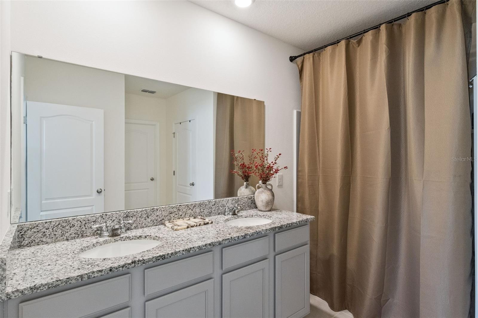 PRAIRIE OAKS - Residential