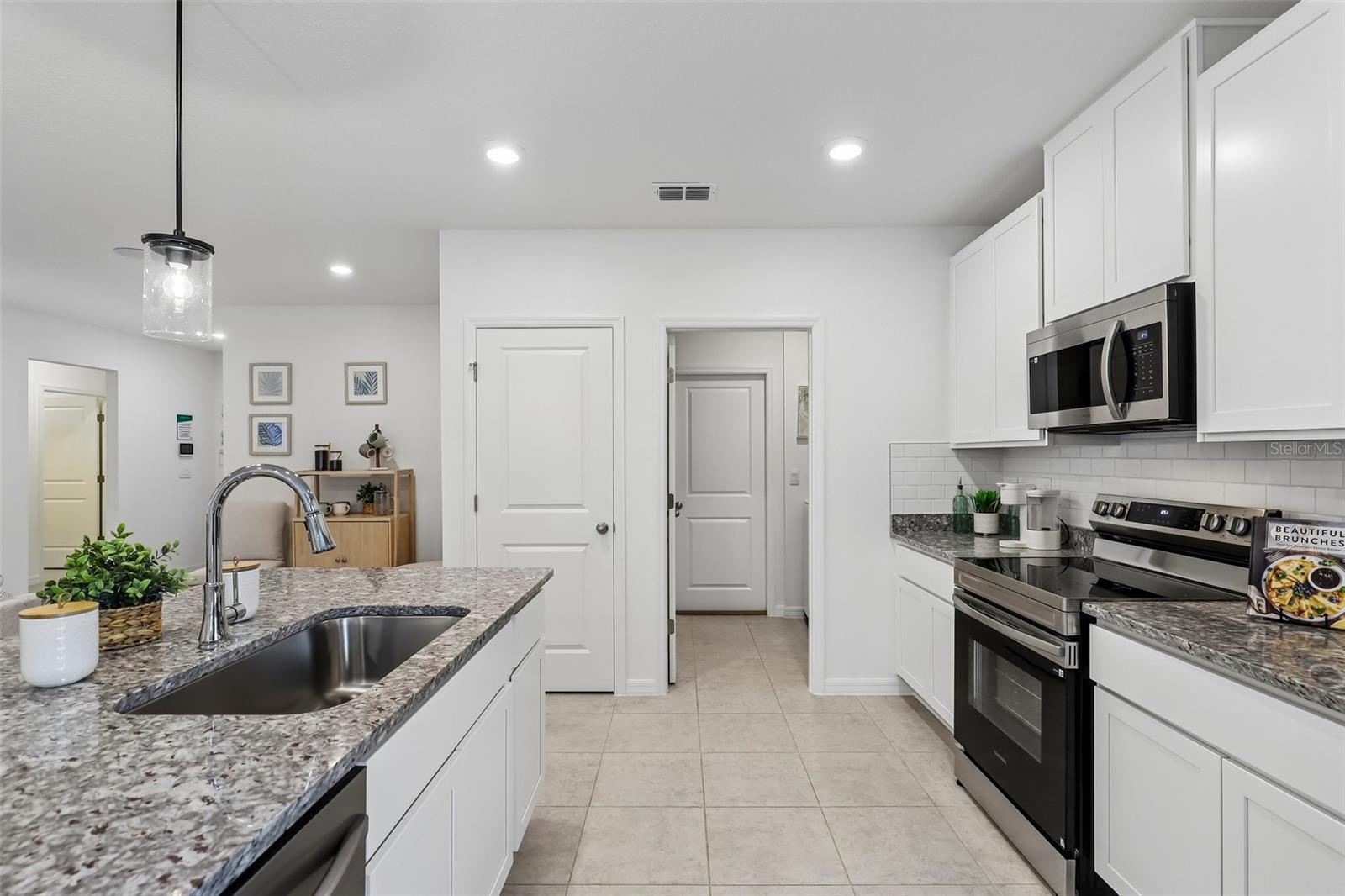 CASSIE OAKS - Residential