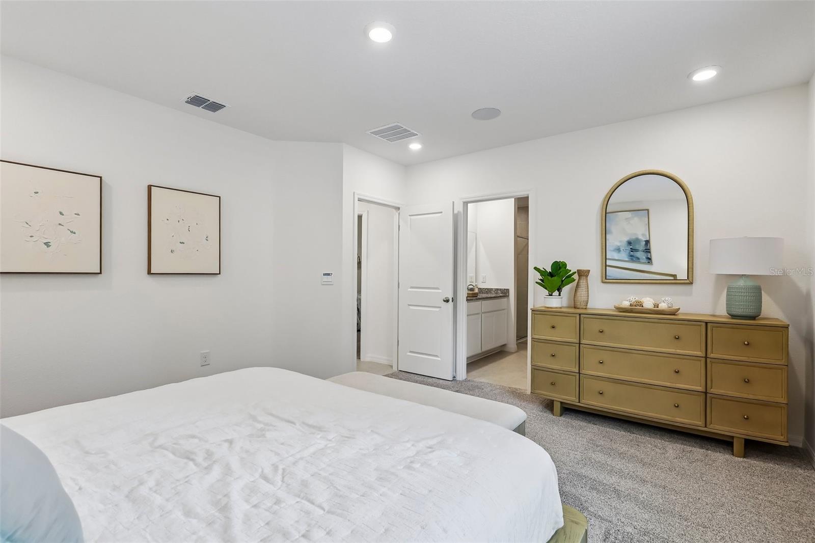 CASSIE OAKS - Residential