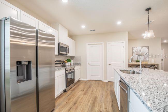 CASSIE OAKS - Residential