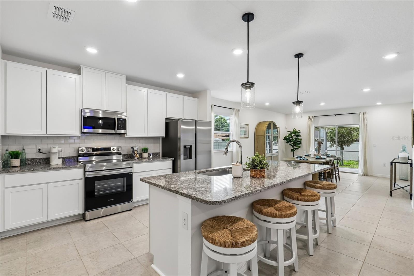 CASSIE OAKS - Residential