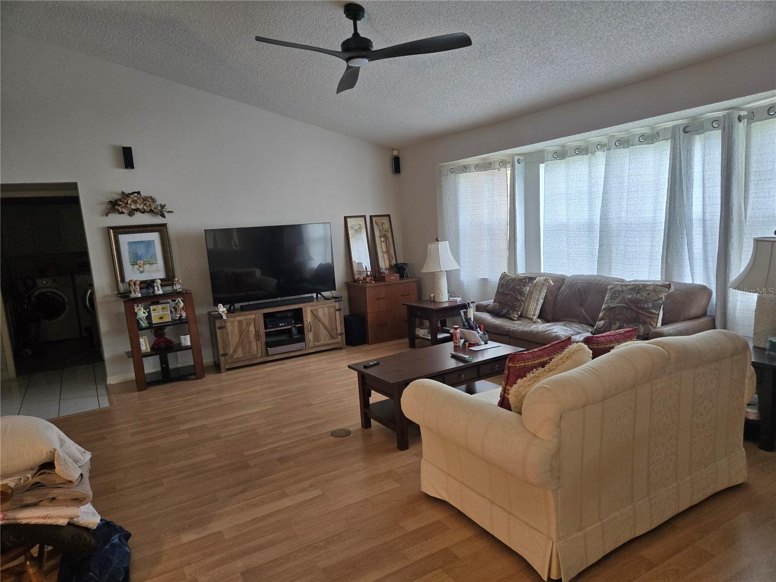 ROYAL HIGHLANDS PH 01 TR B LESS PT LYING W FOL - Residential