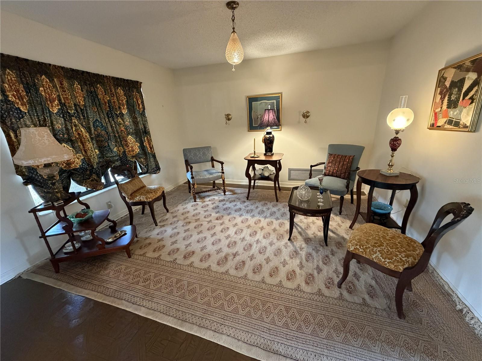 CRESTWOOD - Residential