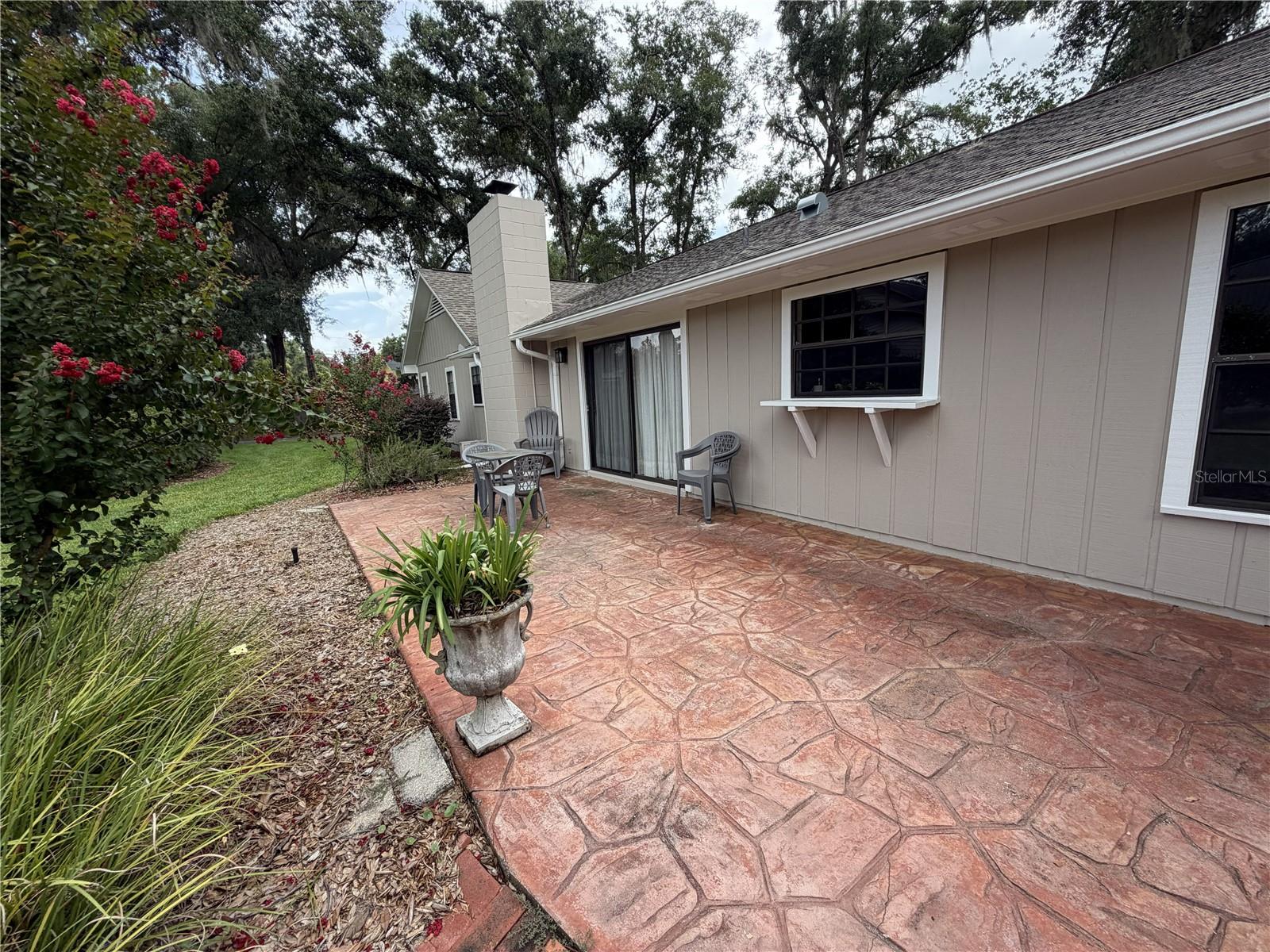 CRESTWOOD - Residential