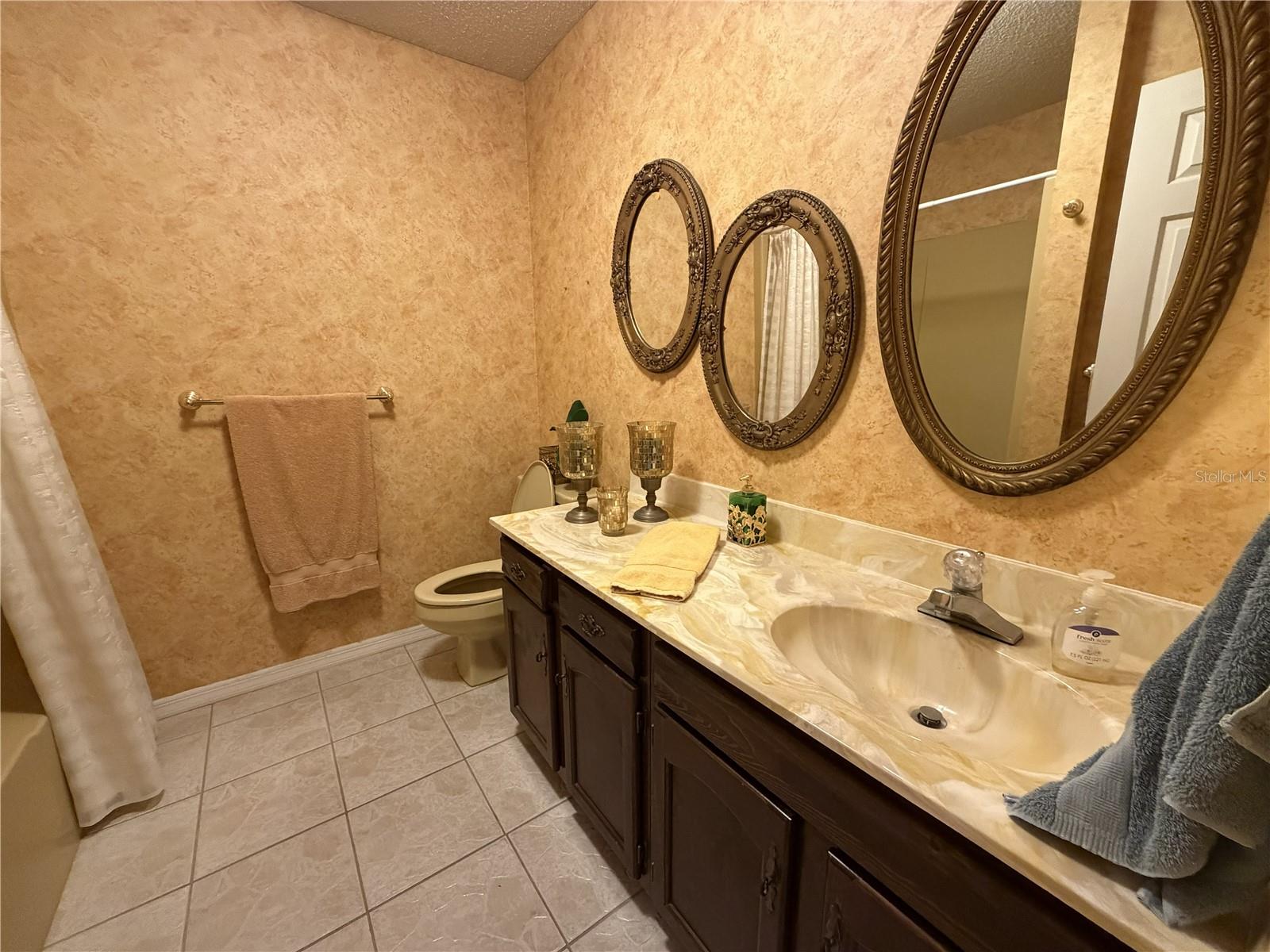CRESTWOOD - Residential