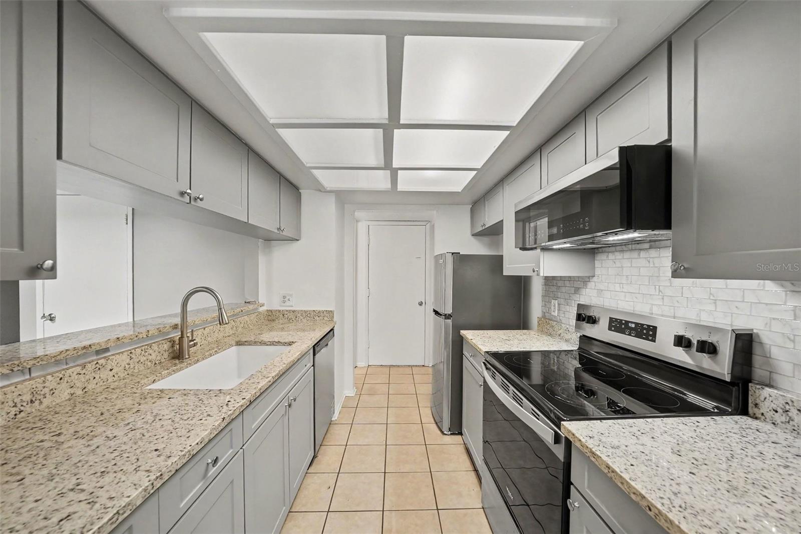 CARLYLE GARDEN TWNHMS A CON - Residential
