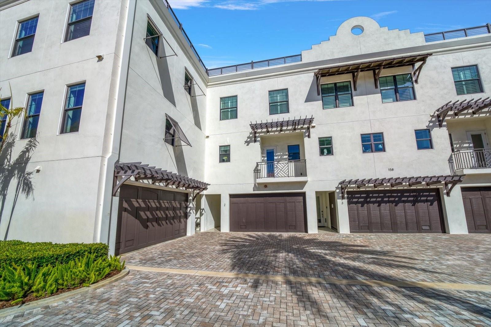 BRIGHTWATER BLUE TWNHMS - Residential