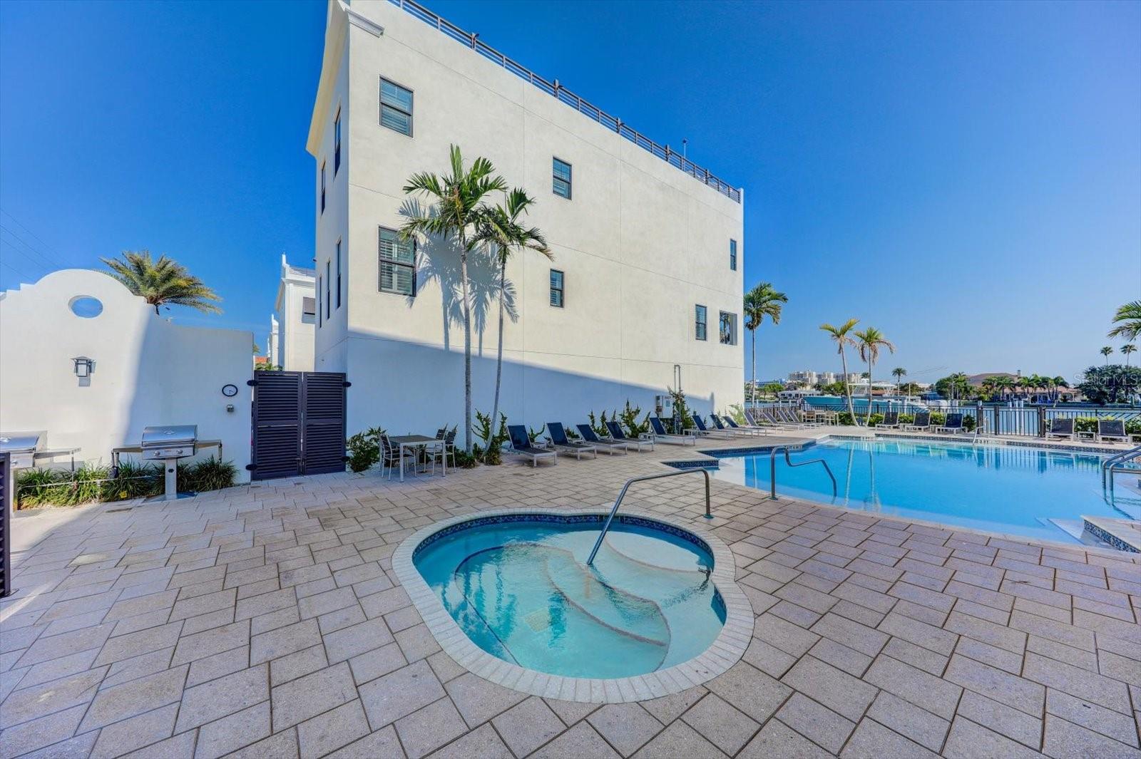 BRIGHTWATER BLUE TWNHMS - Residential
