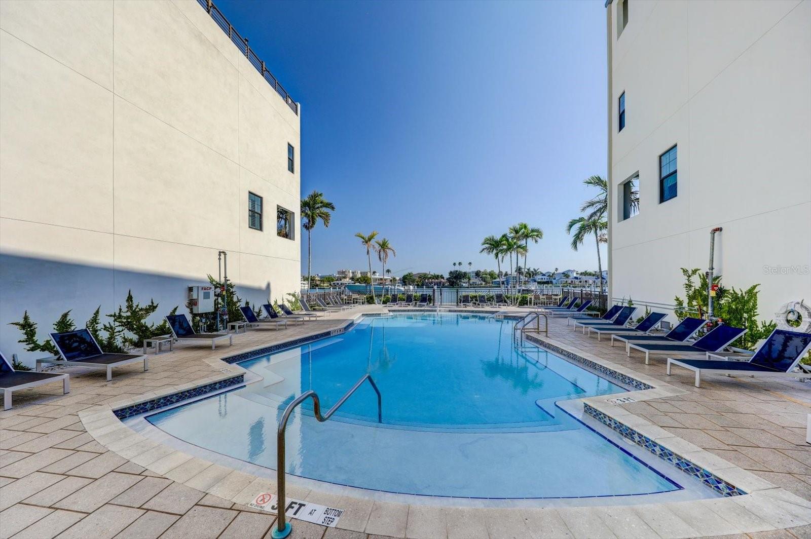 BRIGHTWATER BLUE TWNHMS - Residential