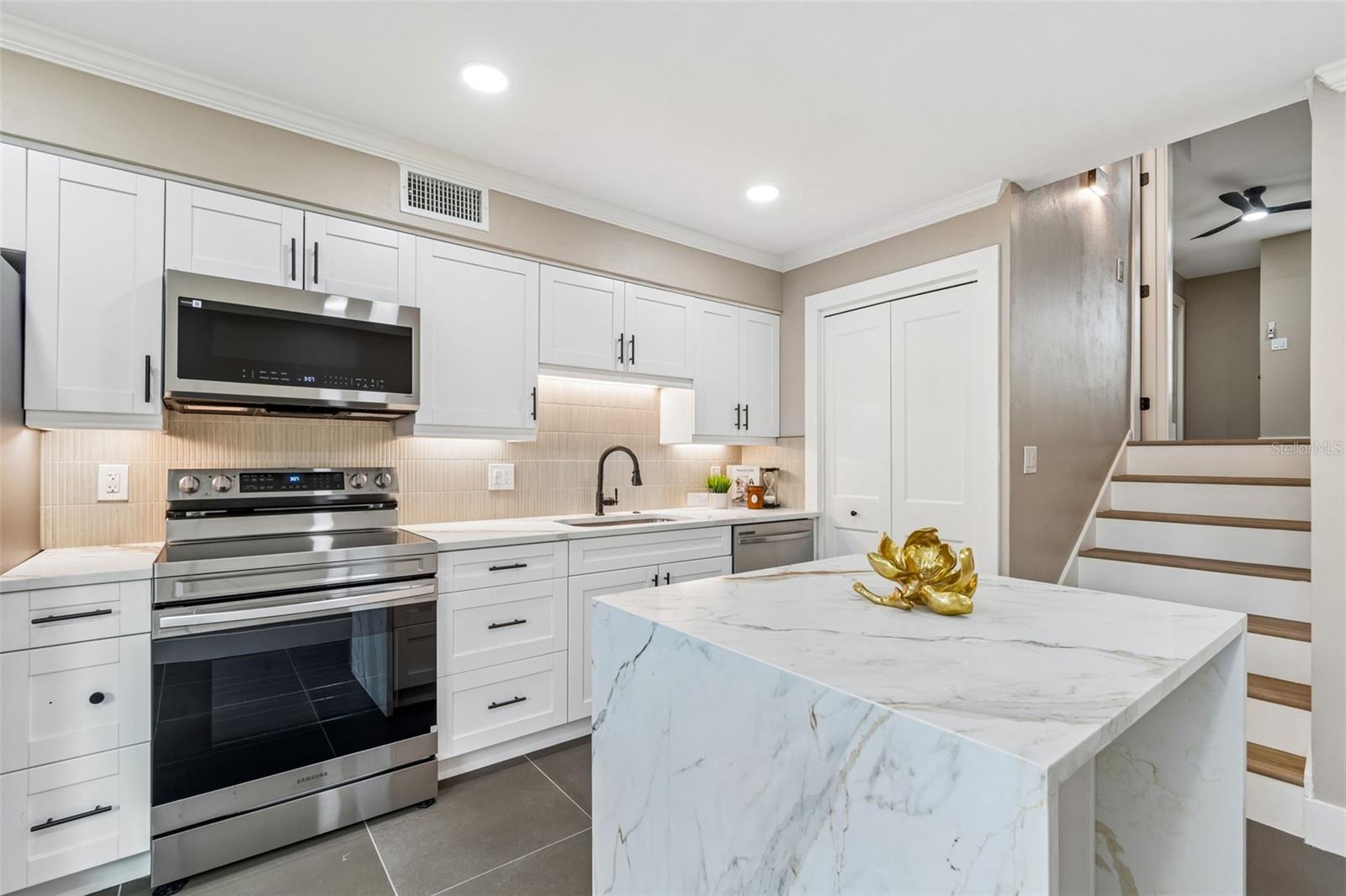 TAMPA VILLAS SOUTH UNIT 2 - Residential
