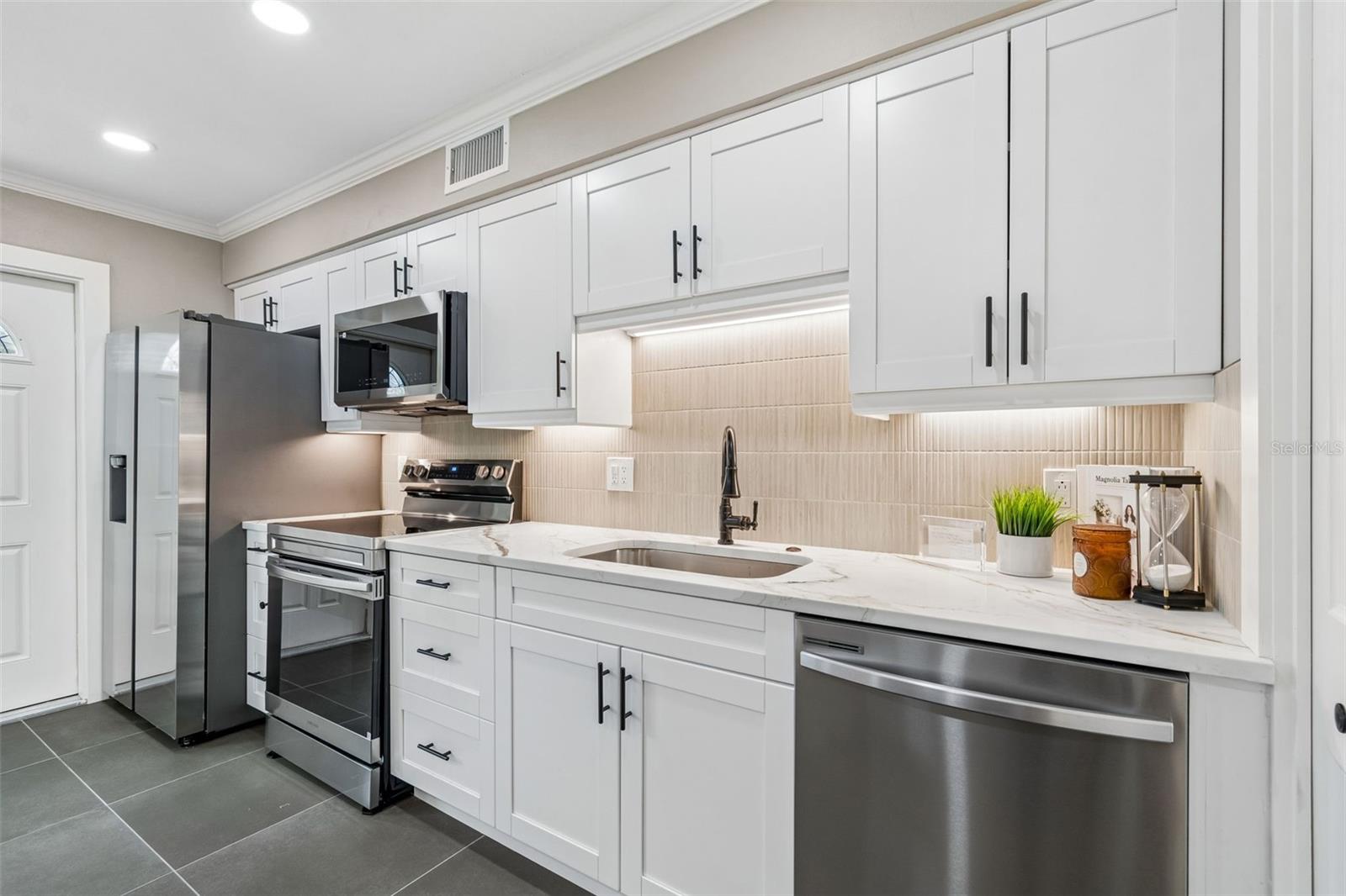 TAMPA VILLAS SOUTH UNIT 2 - Residential