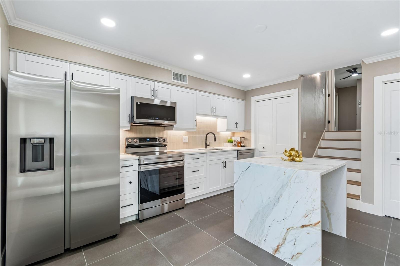 TAMPA VILLAS SOUTH UNIT 2 - Residential