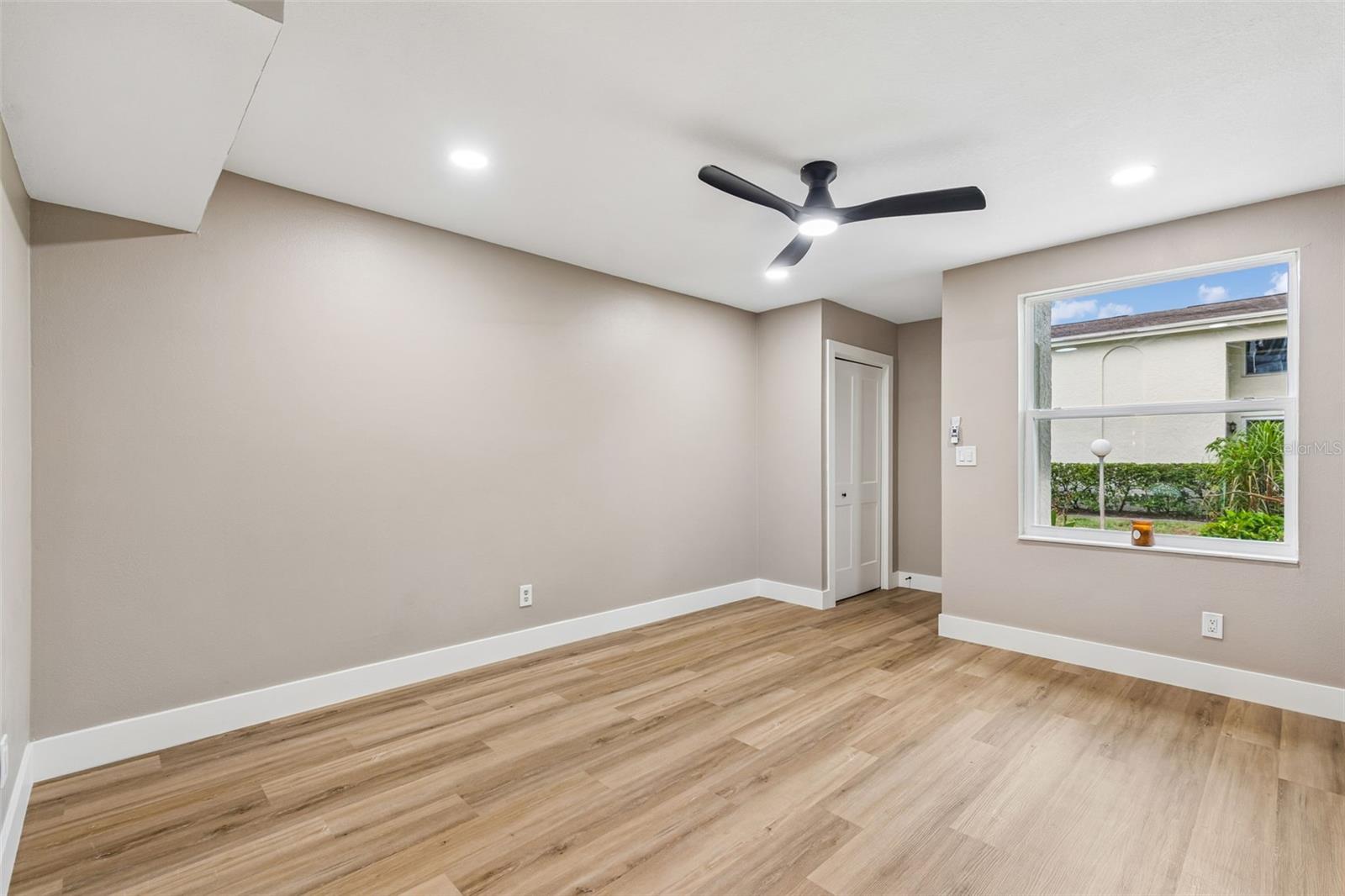 TAMPA VILLAS SOUTH UNIT 2 - Residential