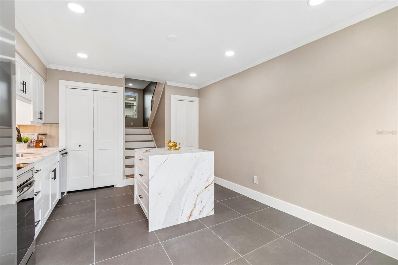 TAMPA VILLAS SOUTH UNIT 2 - Residential