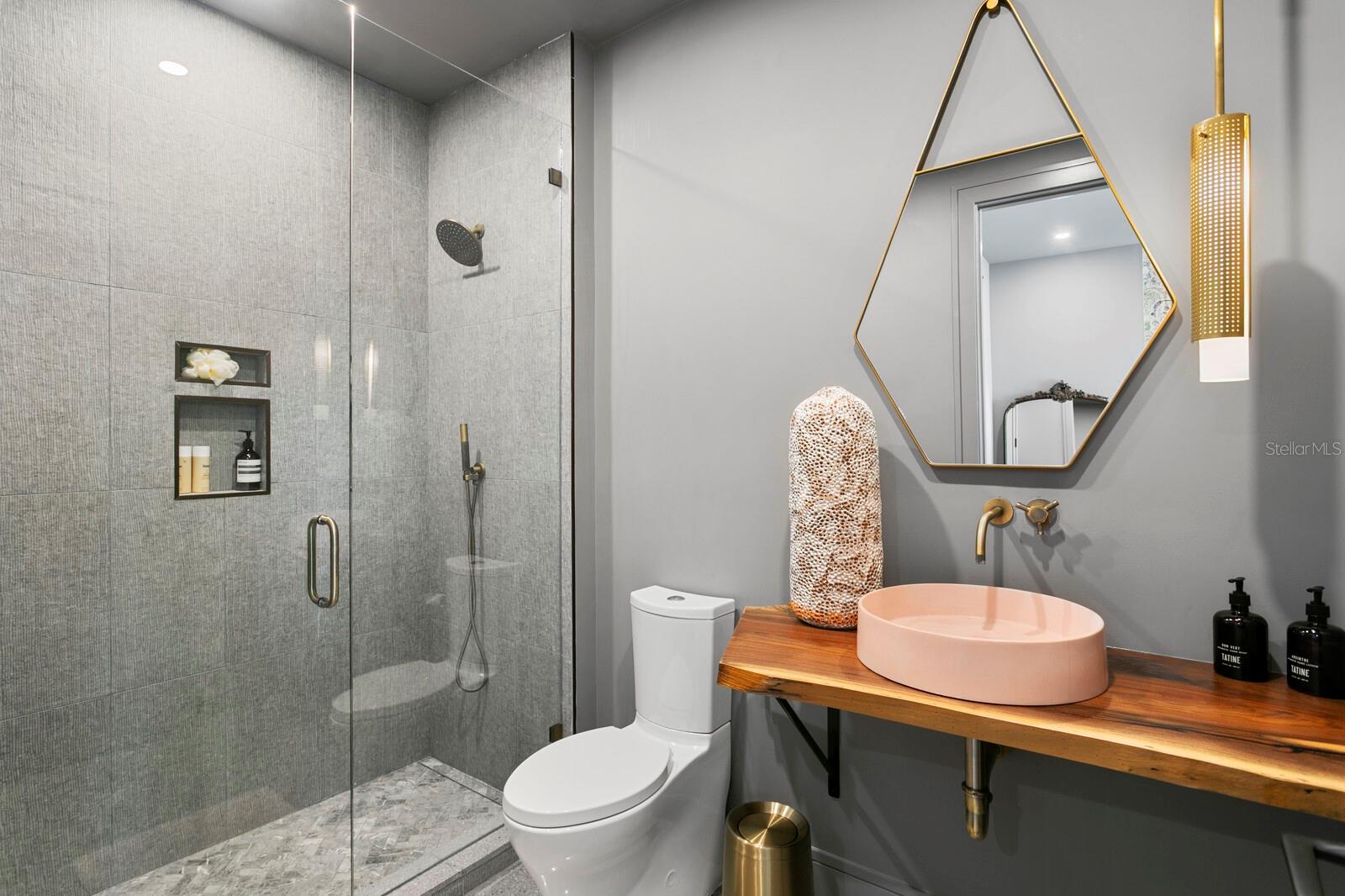 THE SANCTUARY AT ALEXANDRA PLACE - Residential