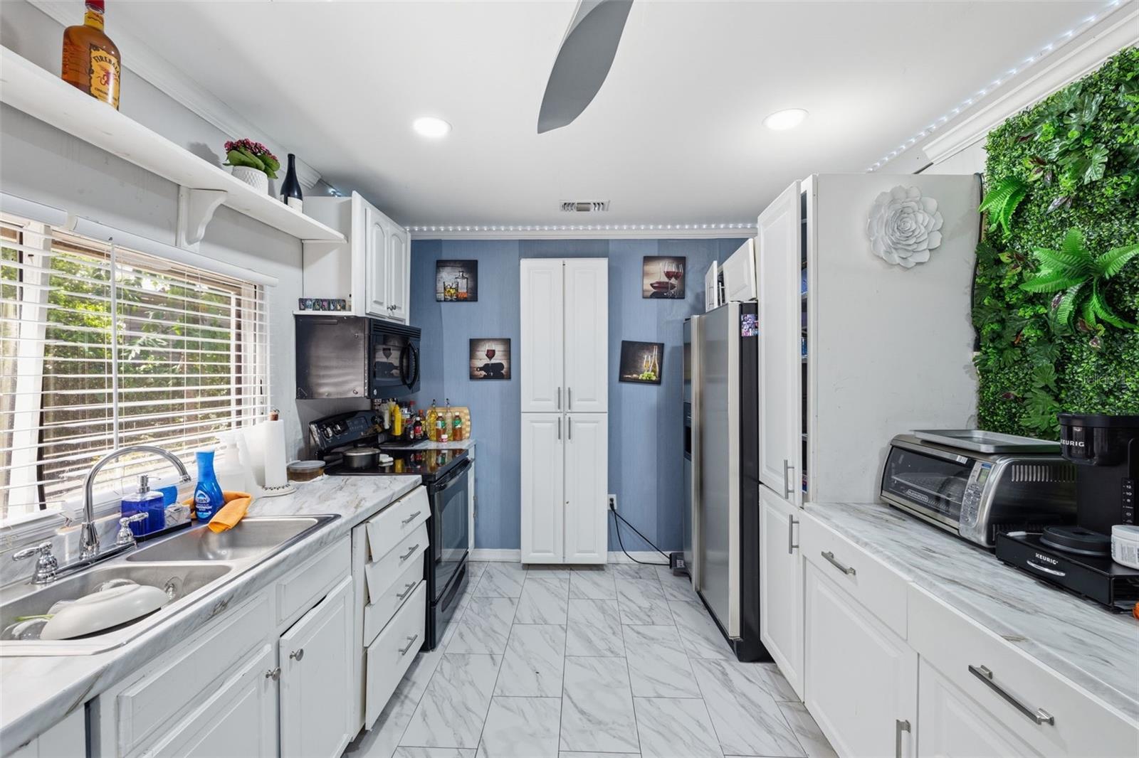 LAUREL TERRACE - Residential Income