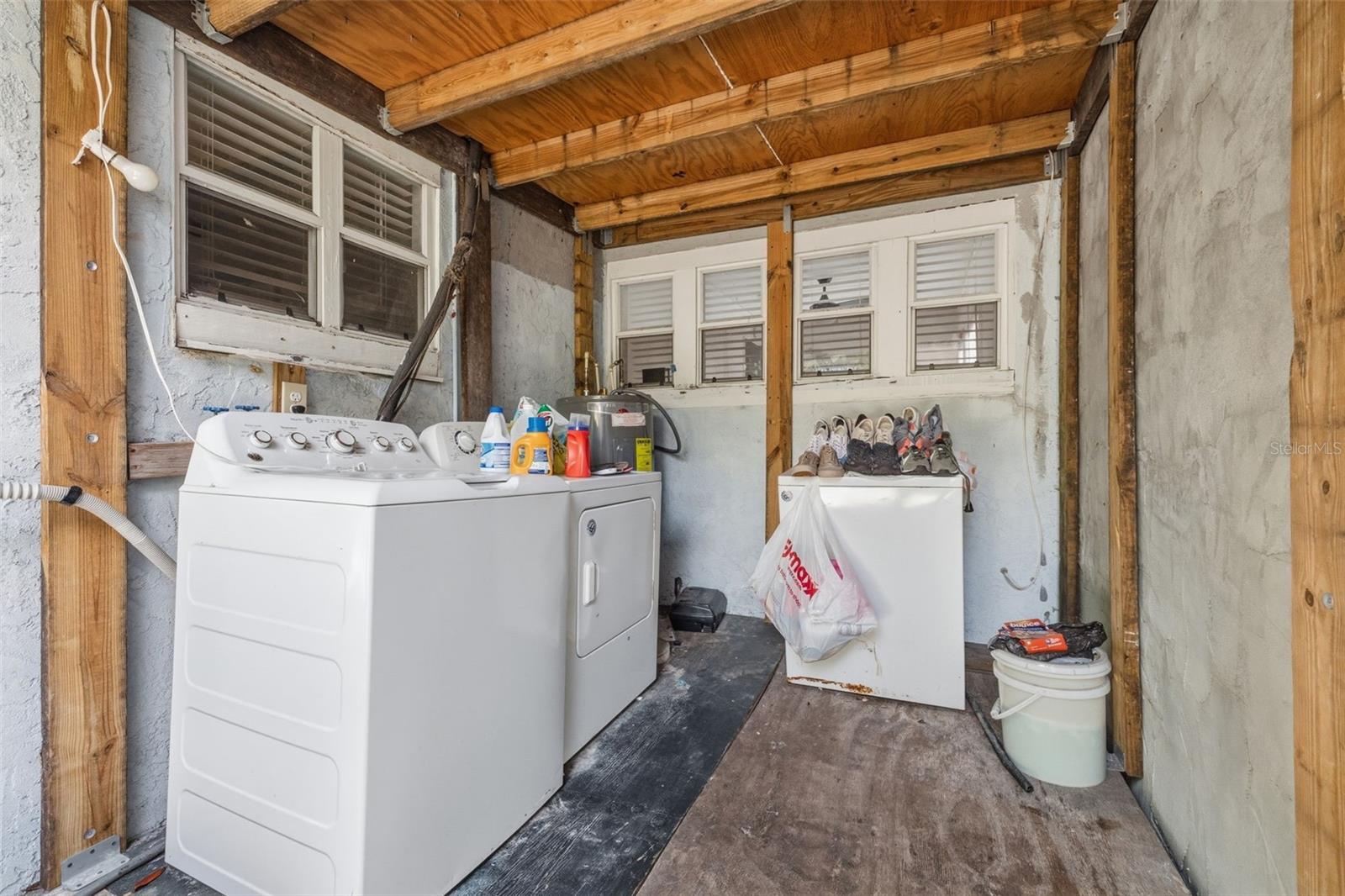 LAUREL TERRACE - Residential Income