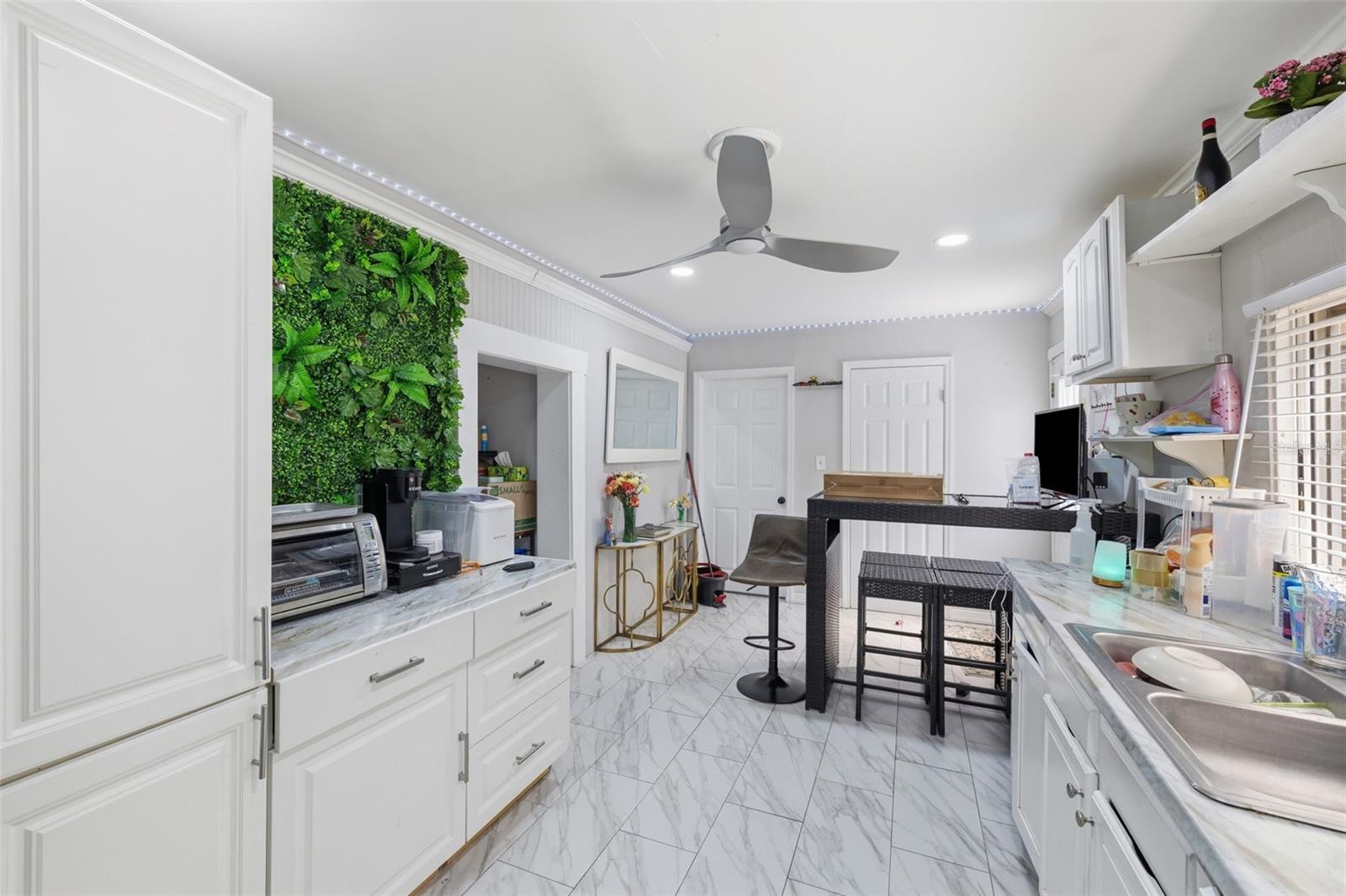 LAUREL TERRACE - Residential Income