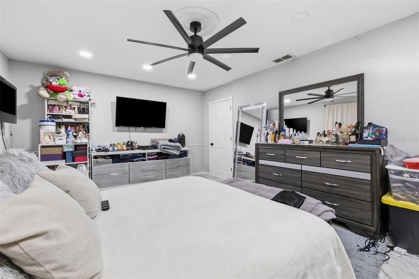 LAUREL TERRACE - Residential Income