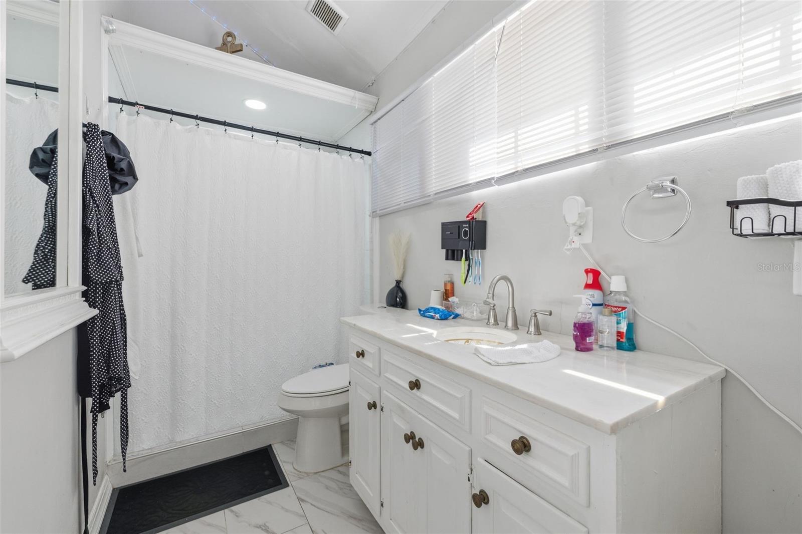 LAUREL TERRACE - Residential Income