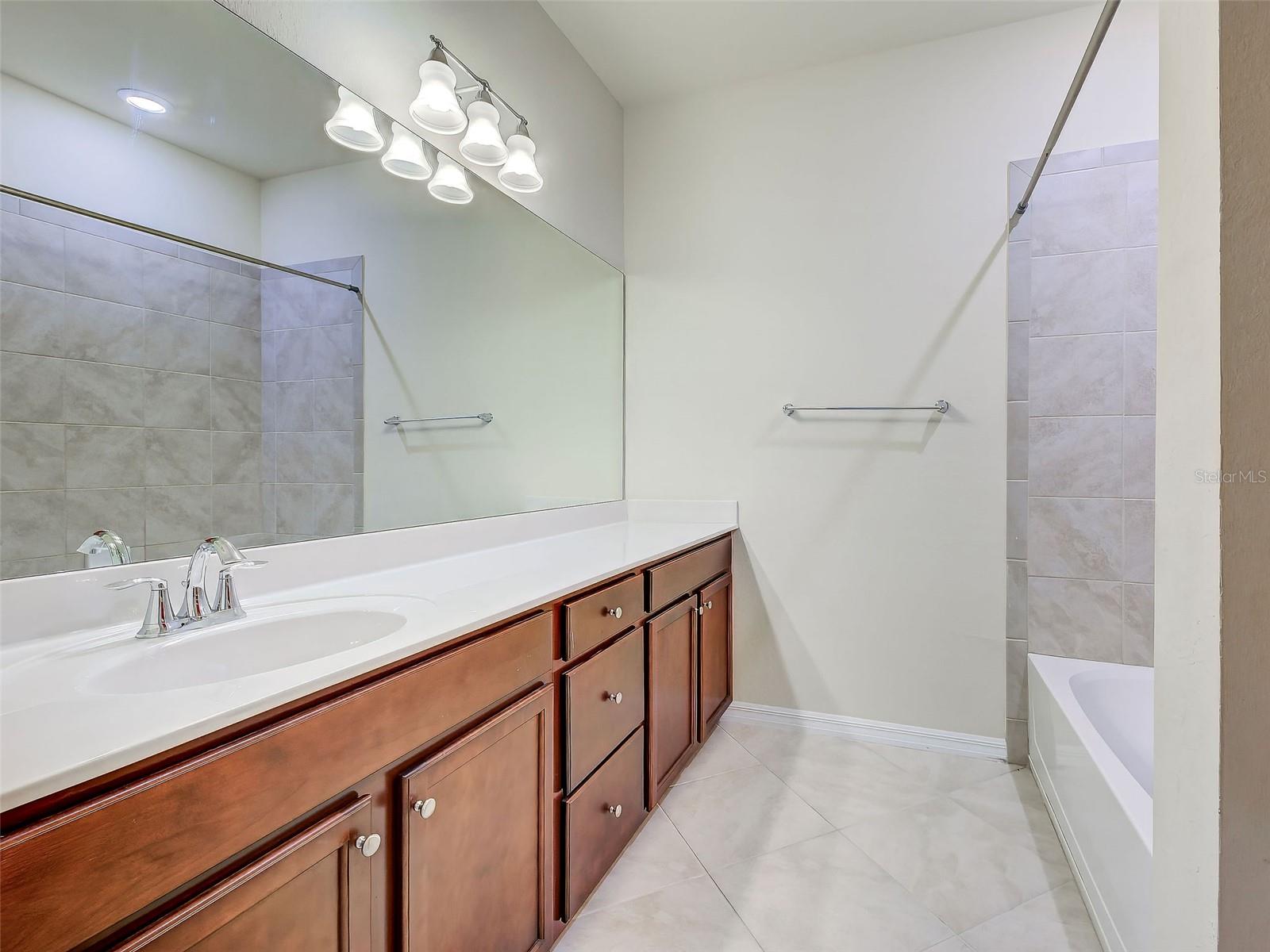 GRAN PARADISO, TWNHMS 1A - Residential