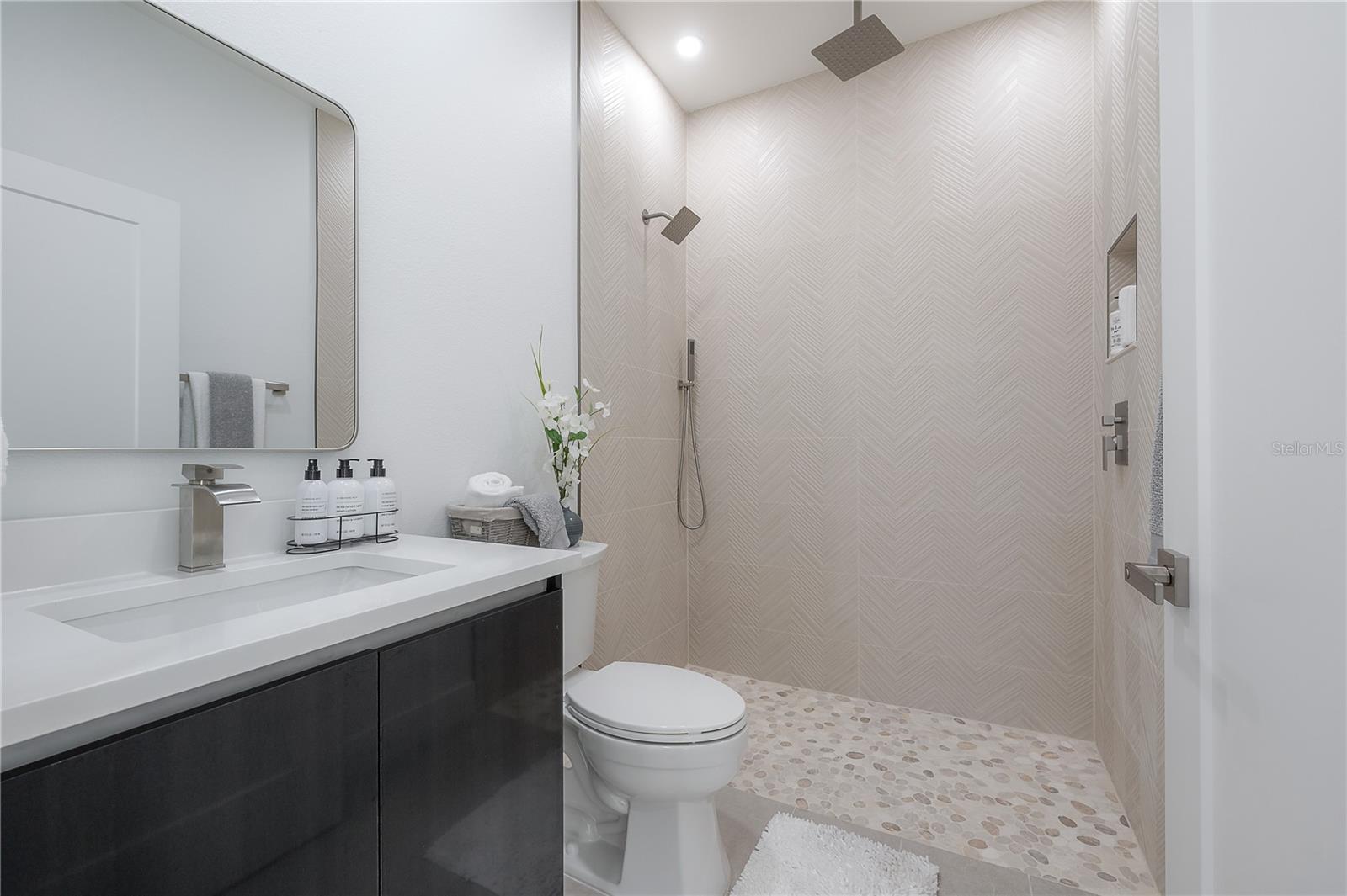 AVALON - Residential Lease