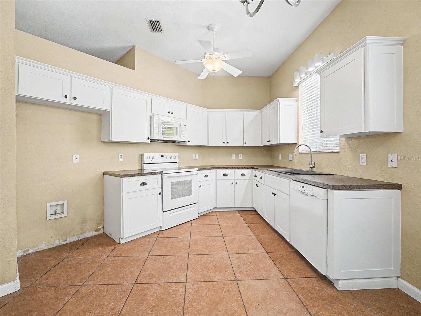 OCALA PALMS UN 06 - Residential