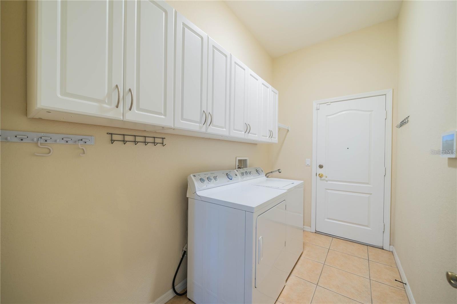 SUN CITY CENTER UNIT 264 PH - Residential