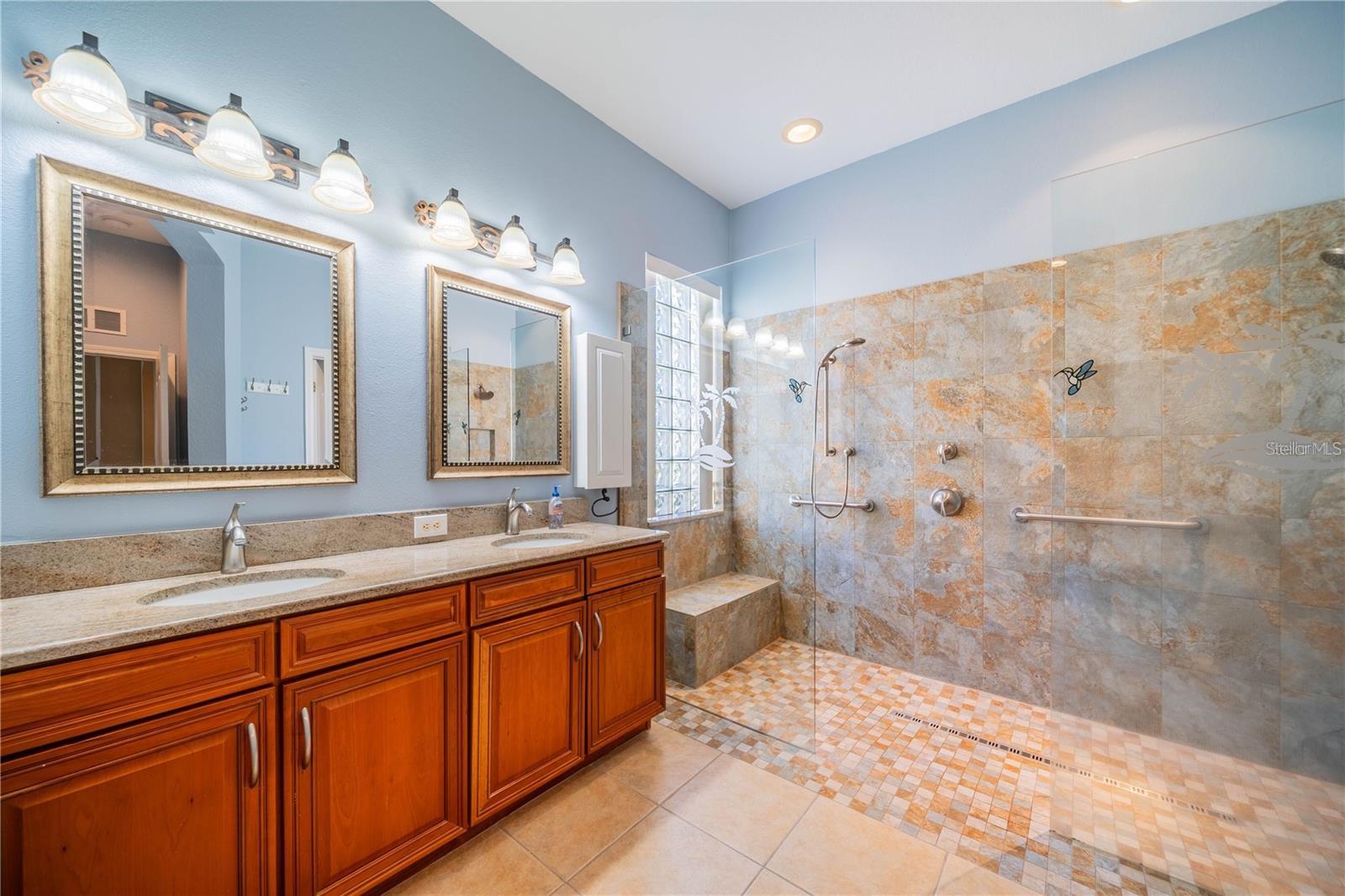 SUN CITY CENTER UNIT 264 PH - Residential