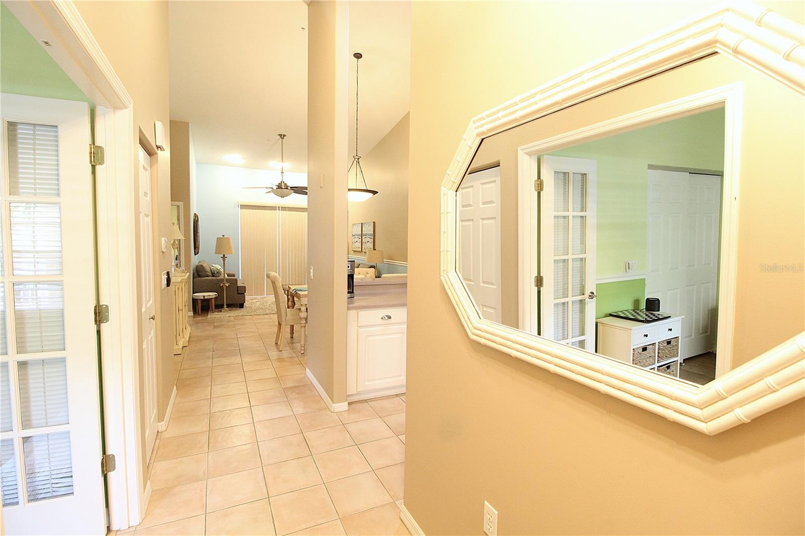 PLAZA DE FLORES - Residential Lease