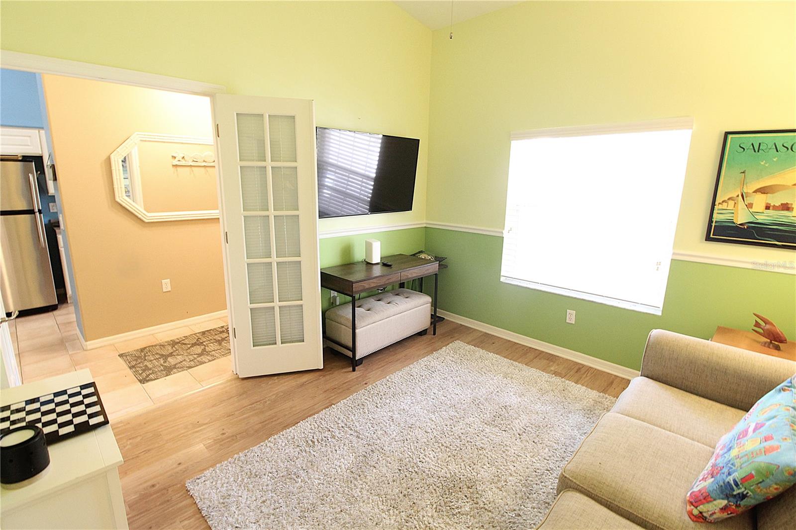 PLAZA DE FLORES - Residential Lease