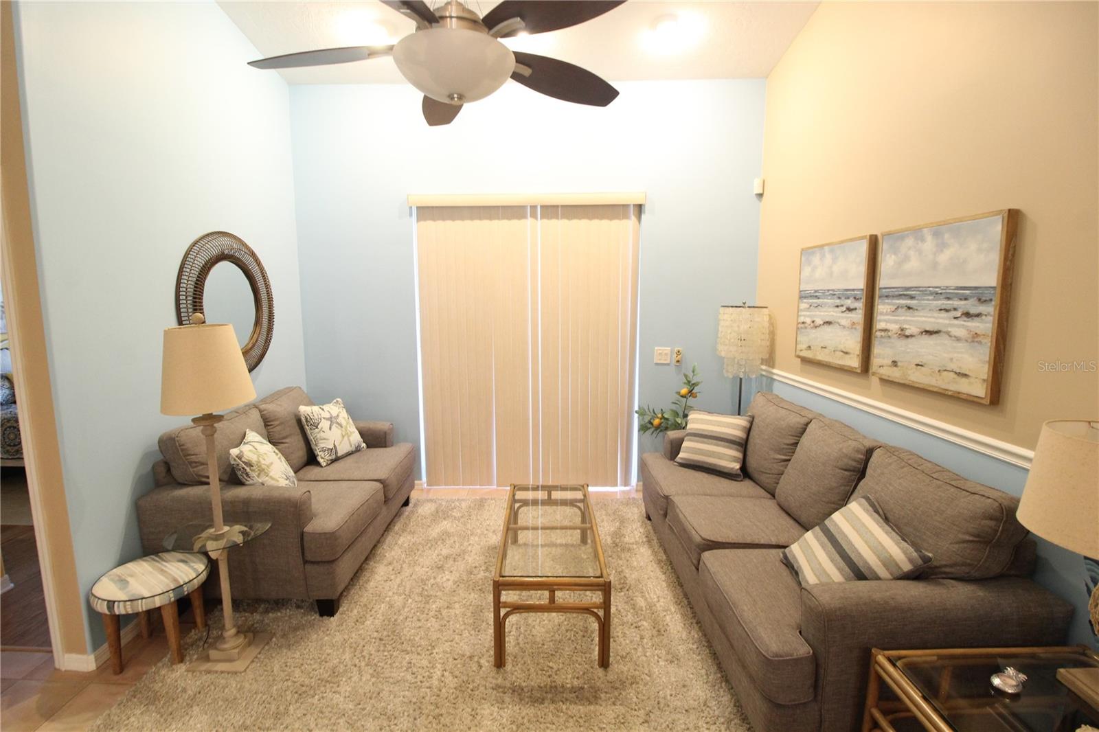 PLAZA DE FLORES - Residential Lease