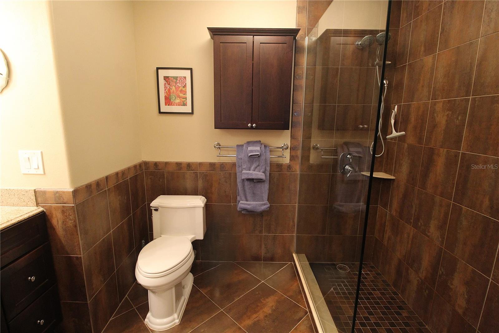 PLAZA DE FLORES - Residential Lease